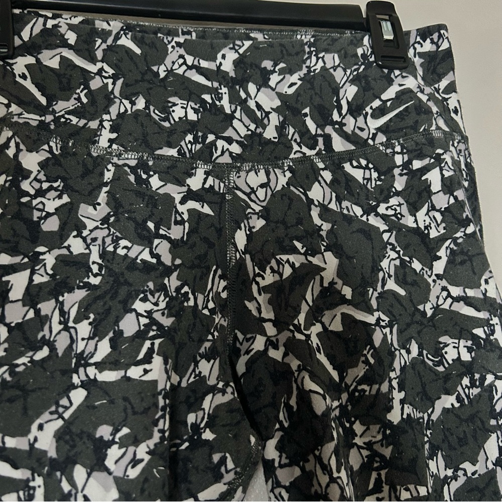 Nike Dri Fit leggings - Picture 3 of 6